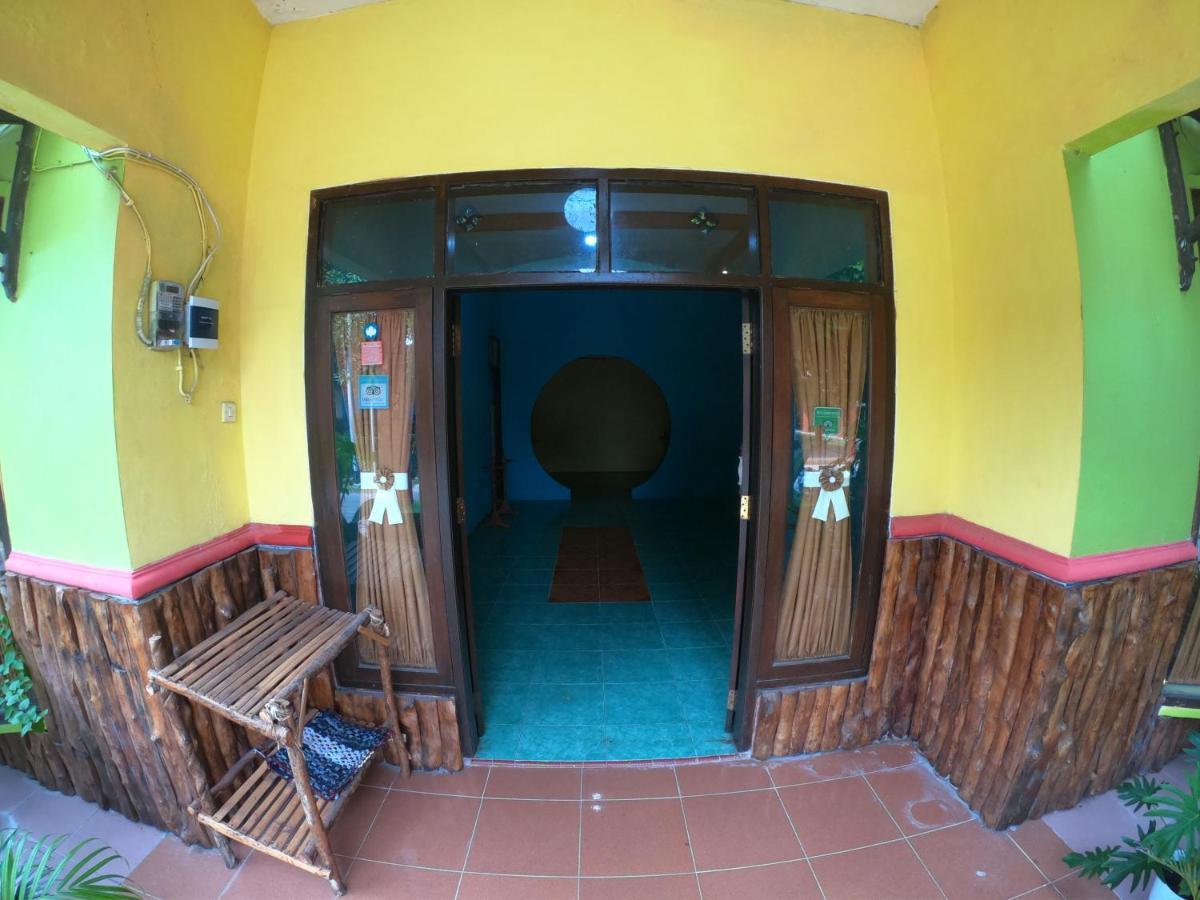Owl Hostel Îles Karimunjawa Extérieur photo