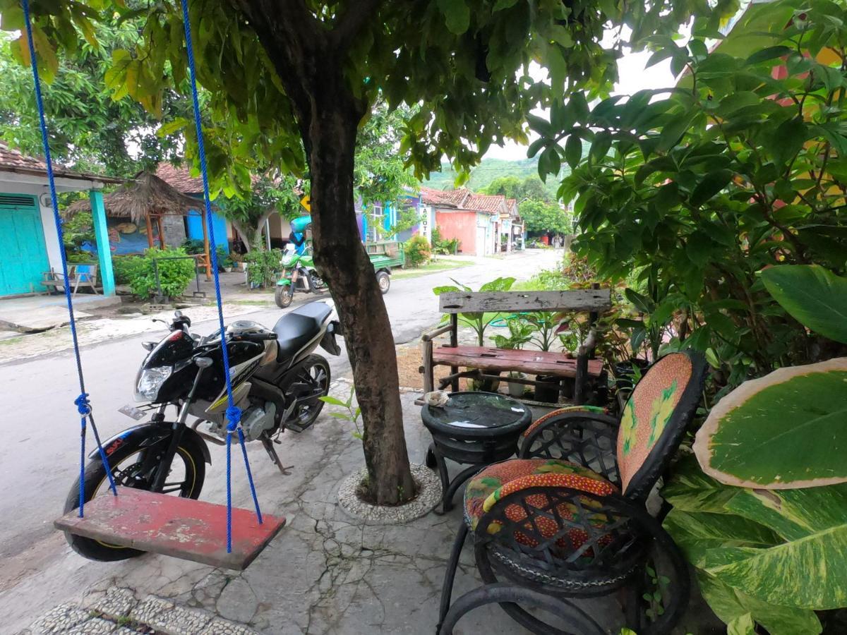 Owl Hostel Îles Karimunjawa Extérieur photo