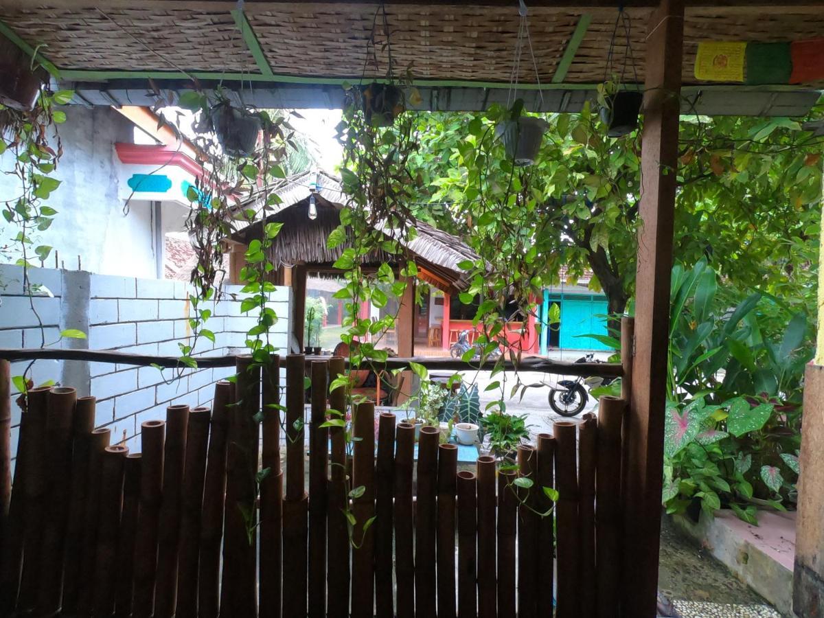 Owl Hostel Îles Karimunjawa Extérieur photo
